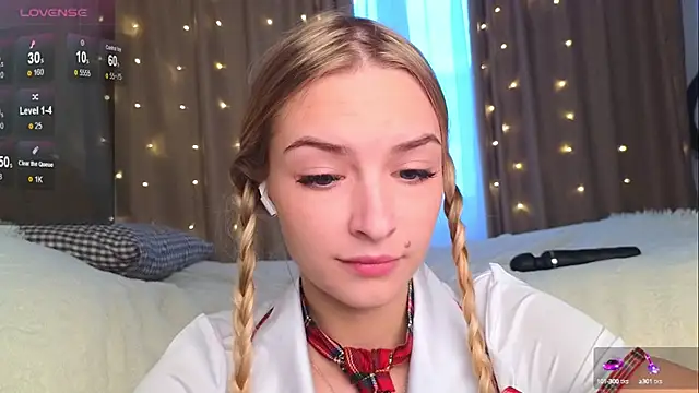 Snapshot of Soft_Eva chatting on 01/08/25, 01:41 Soft Eva online show from 01/08/25, 01:41