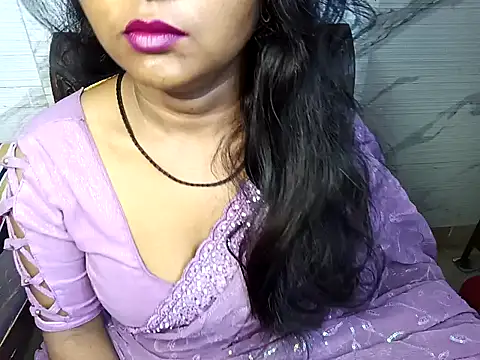 Snapshot of Muktha chatting on 01/08/25, 01:21 Muktha online show from 01/08/25, 01:21