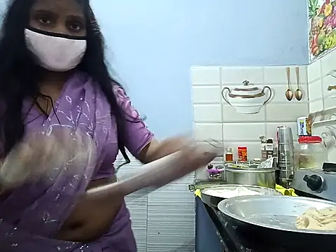 Snapshot of Muktha chatting on 01/08/25, 05:05 Muktha online show from 01/08/25, 05:05