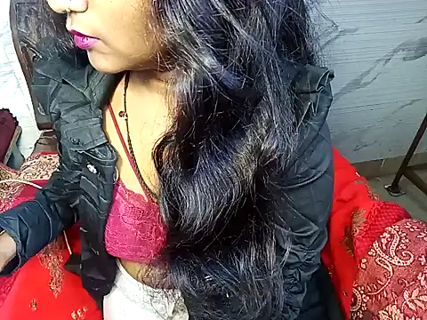 Snapshot of Muktha chatting on 01/10/25, 05:37 Muktha online show from 01/10/25, 05:37