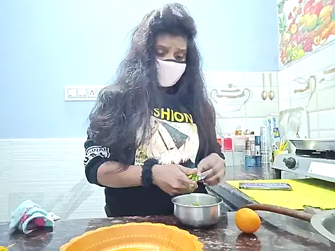 Snapshot of Muktha chatting on 01/14/25, 05:23 Muktha online show from 01/14/25, 05:23