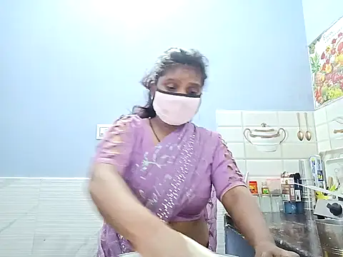 Snapshot of Muktha chatting on 01/17/25, 06:02 Muktha online show from 01/17/25, 06:02