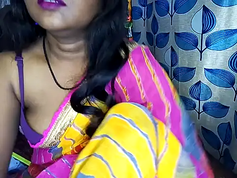 Snapshot of Muktha chatting on 02/12/25, 01:06 Muktha online show from 02/12/25, 01:06