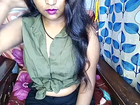 Snapshot of Muktha chatting on 02/19/25, 01:17 Muktha online show from 02/19/25, 01:17