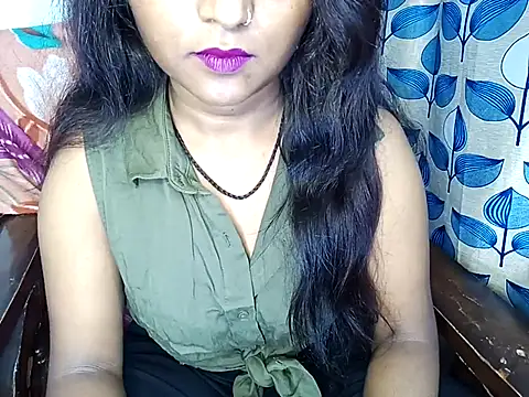 Snapshot of Muktha chatting on 02/28/25, 03:04 Muktha online show from 02/28/25, 03:04
