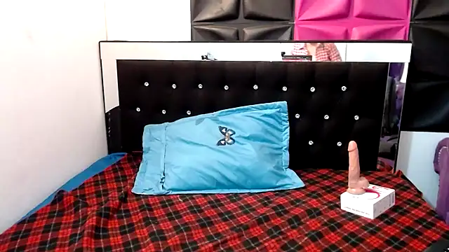 ScarletGlow1 online show from 01/29/25, 02:53