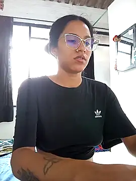 Karii-R online show from 10/18/25, 04:19