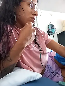 Snapshot of Karii-R chatting on 11/10/25, 01:21 Karii-R online show from 11/10/25, 01:21