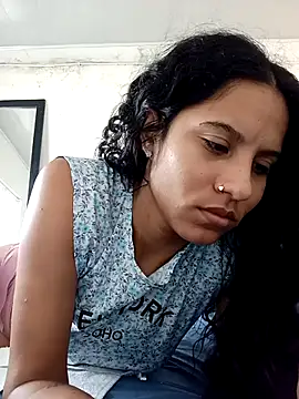 Snapshot of Karii-R chatting on 11/27/25, 01:02 Karii-R online show from 11/27/25, 01:02