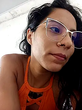 Snapshot of Karii-R chatting on 12/16/25, 01:27 Karii-R online show from 12/16/25, 01:27