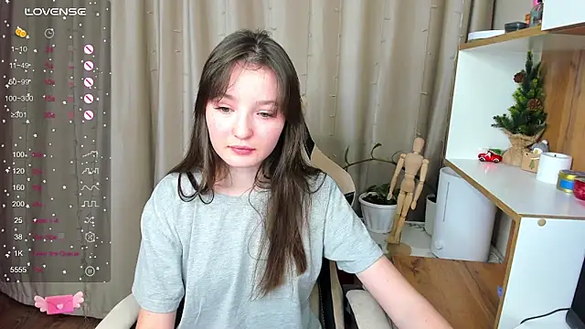 Snapshot of Fairyy_Moon chatting on 01/17/25, 02:28 Fairyy Moon online show from 01/17/25, 02:28