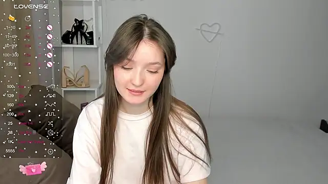 Snapshot of Fairyy_Moon chatting on 10/08/25, 03:26 Fairyy Moon online show from 10/08/25, 03:26