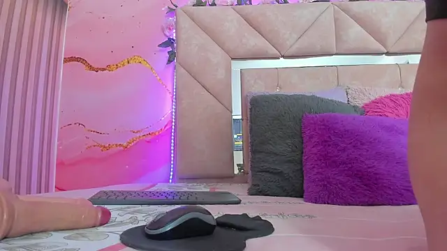 Taylor  cooper online show from 11/26/25, 06:53