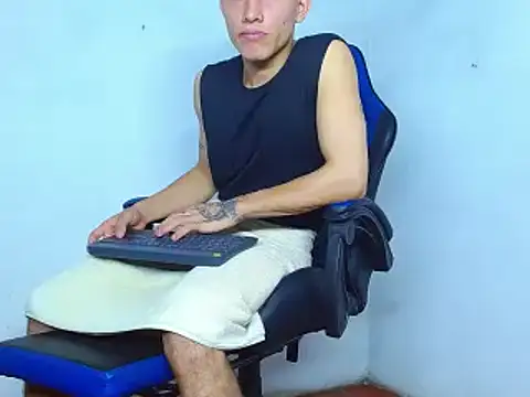 Snapshot of bab_boy_777 chatting on 12/06/24, 11:36 bab boy 777 online show from 12/06/24, 11:36