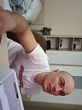 Snapshot of uleglasuczPL chatting on 01/23/25, 01:08 uleglasuczPL online show from 01/23/25, 01:08