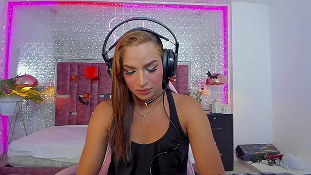 KylieVictoria online show from 10/24/25, 05:04