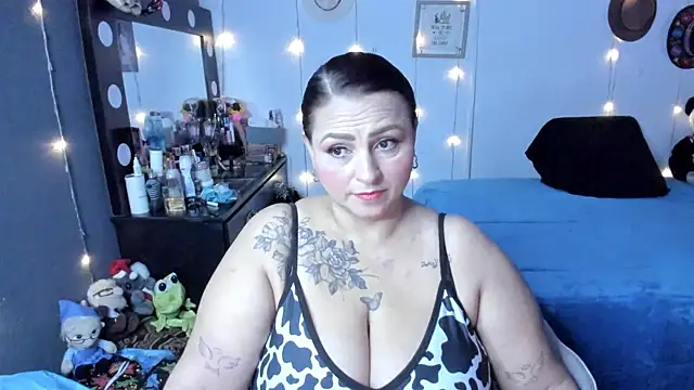 Ivonnee   online show from 10/20/25, 10:49