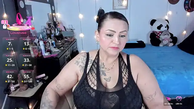 Snapshot of Ivonnee__ chatting on 11/08/25, 03:39 Ivonnee online show from 11/08/25, 03:39
