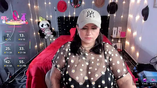 Snapshot of Ivonnee__ chatting on 11/16/25, 01:22 Ivonnee online show from 11/16/25, 01:22