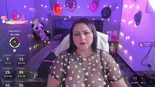 Snapshot of Ivonnee__ chatting on 01/13/26, 12:49 Ivonnee online show from 01/13/26, 12:49