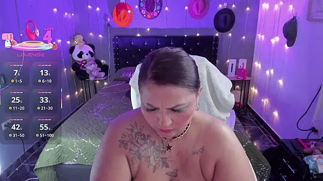Snapshot of Ivonnee__ chatting on 01/15/26, 01:21 Ivonnee online show from 01/15/26, 01:21
