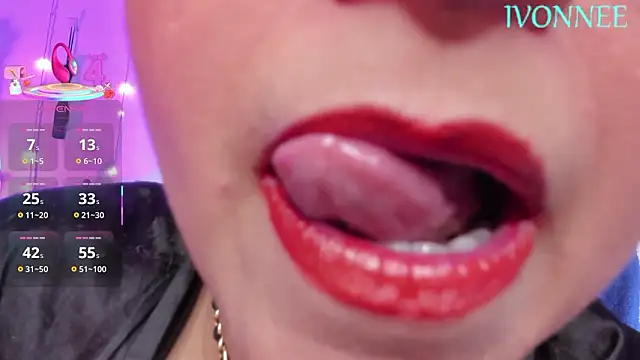 Snapshot of Ivonnee__ chatting on 02/15/26, 11:41 Ivonnee online show from 02/15/26, 11:41