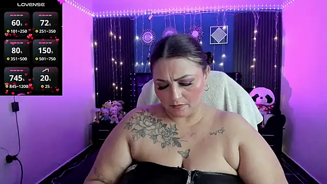Snapshot of Ivonnee__ chatting on 04/30/26, 12:17 Ivonnee online show from 04/30/26, 12:17