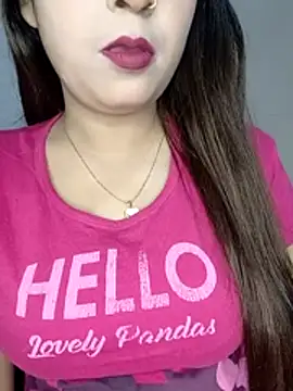 Shanaya Hotty online show from 11/26/25, 09:16