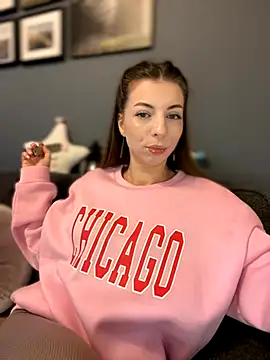 Mia Ethan online show from 11/28/25, 12:30