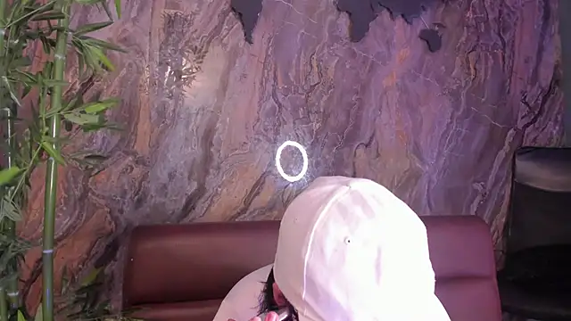 Snapshot of Alahia_Dangelo chatting on 11/15/25, 05:31 Alahia Dangelo online show from 11/15/25, 05:31