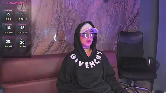 Snapshot of Alahia_Dangelo chatting on 11/27/25, 05:26 Alahia Dangelo online show from 11/27/25, 05:26