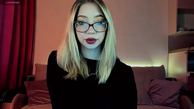 Annabelle Art online show from 03/11/25, 01:45