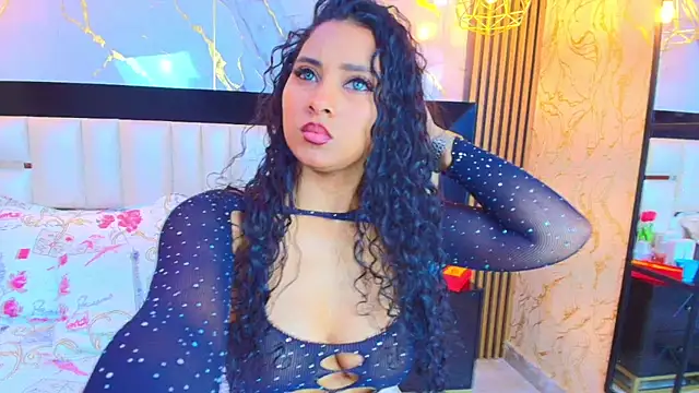 Snapshot of SofiaLaurents chatting on 09/18/25, 01:13 SofiaLaurents online show from 09/18/25, 01:13