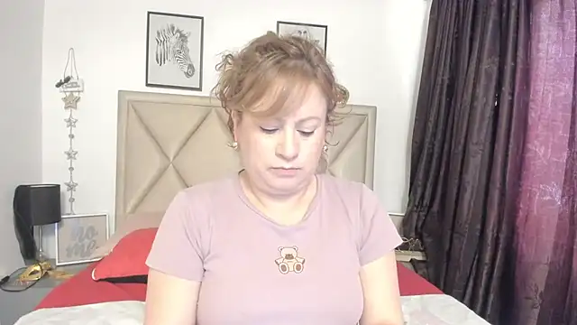 Snapshot of MonyCassius chatting on 12/21/25, 02:02 MonyCassius online show from 12/21/25, 02:02