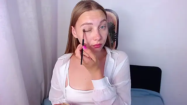 bellaa love  online show from 07/14/26, 12:24