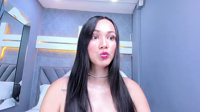 Snapshot of JessicaMilan chatting on 10/30/25, 10:32 JessicaMilan online show from 10/30/25, 10:32