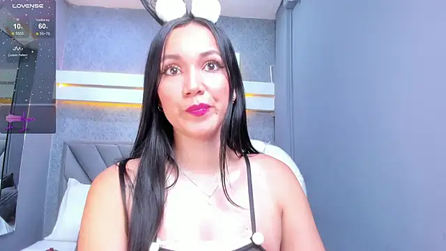 Snapshot of JessicaMilan chatting on 10/31/25, 10:33 JessicaMilan online show from 10/31/25, 10:33