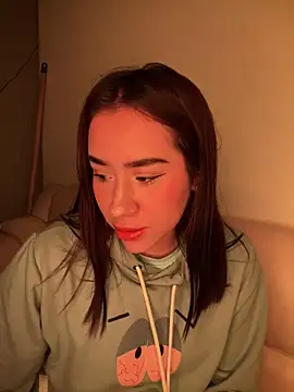 Snapshot of Im_Valen_Cute chatting on 09/19/25, 02:24 Im Valen Cute online show from 09/19/25, 02:24