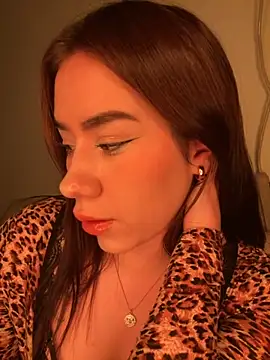 Snapshot of Im_Valen_Cute chatting on 09/26/25, 03:32 Im Valen Cute online show from 09/26/25, 03:32