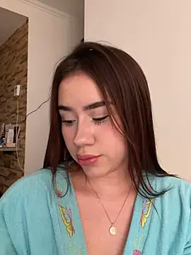 Snapshot of Im_Valen_Cute chatting on 10/01/25, 08:15 Im Valen Cute online show from 10/01/25, 08:15