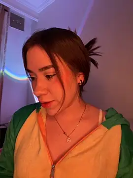 Snapshot of Im_Valen_Cute chatting on 10/31/25, 02:34 Im Valen Cute online show from 10/31/25, 02:34