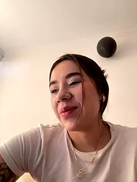 Im Valen Cute online show from 11/10/25, 06:29