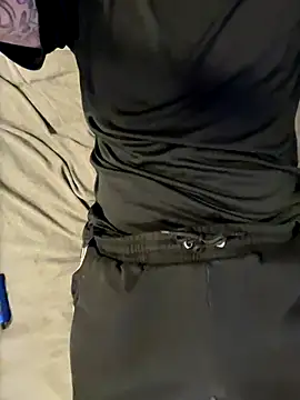 Snapshot of Dan8736 chatting on 10/04/25, 12:25 Dan8736 online show from 10/04/25, 12:25