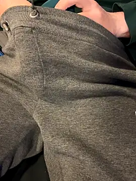 Snapshot of Dan8736 chatting on 11/21/25, 10:14 Dan8736 online show from 11/21/25, 10:14