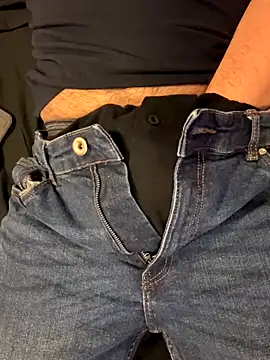 Snapshot of Dan8736 chatting on 11/27/25, 08:22 Dan8736 online show from 11/27/25, 08:22