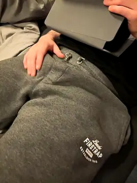 Snapshot of Dan8736 chatting on 12/02/25, 08:15 Dan8736 online show from 12/02/25, 08:15