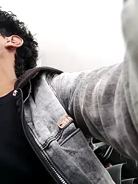 Snapshot of alexander32r chatting on 09/15/25, 06:08 alexander32r online show from 09/15/25, 06:08