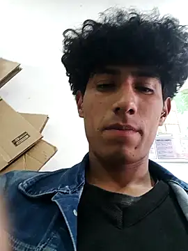 Snapshot of alexander32r chatting on 09/17/25, 07:59 alexander32r online show from 09/17/25, 07:59