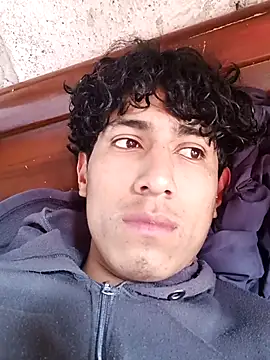 Snapshot of alexander32r chatting on 09/21/25, 03:02 alexander32r online show from 09/21/25, 03:02