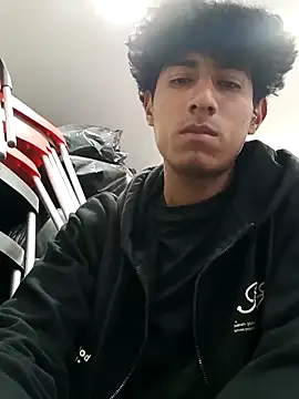 Snapshot of alexander32r chatting on 09/23/25, 03:26 alexander32r online show from 09/23/25, 03:26